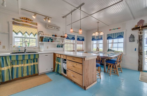 Spanish Wells House | Palm 22 - Beachfront Cottage with Spectacular Views/Beach