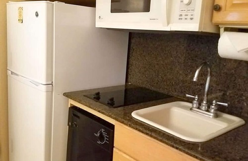 Palm Beach Shores Condo | Palm Beach Shores Resort-Beachfront Location-1-Bedroom Condo