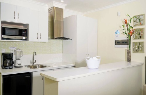 Noord Villa | Palm beach suite steps away from the beach