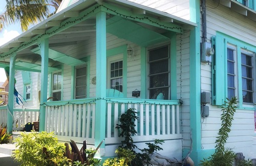 Spanish Wells Cottage | Palm Cottage: 3 Bedroom, 1.5 Bath Historic Cottage, 2 min walk from beach!