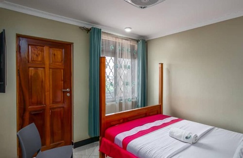 Kampala Hotel | Palm gardens and guesthouse