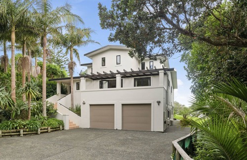 Stanmore Bay House | Palm Gardens - Stanmore Bay Holiday Home