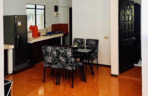Puerto Galera House | Palm House! 1min from the beach! 5min to White Beach! w/AC