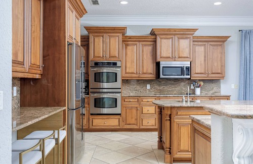 Villa Segunda House | 🌴Palm Palace🌴Sleeps 30 w/Elevator | Private Pool | Game Room | Pet Friendly