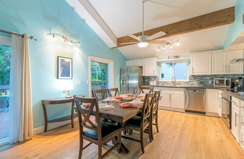 Bay Isle House | Palm Paradise - Pet Friendly Home on Siesta Key w/Large Heated Private Pool & Outdoor Area!