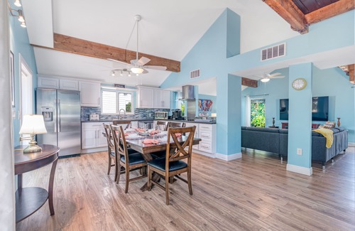 Bay Isle House | Palm Paradise - Pet Friendly Home on Siesta Key w/Large Heated Private Pool & Outdoor Area!
