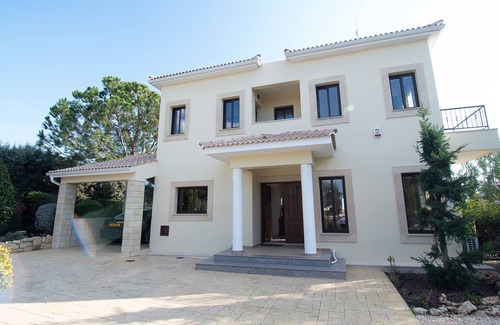 Kouklia Villa | Palm Retreat Villa with Private Pool