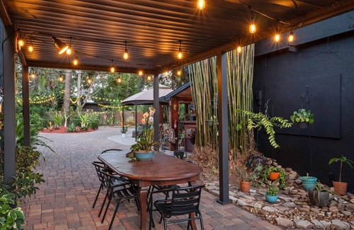 Northwest Orlando House | Palm Room at Bliss House