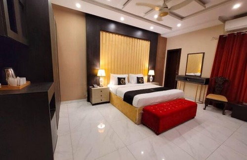 Gulberg Hotel | Palm Tree Hotel & Luxury Suites