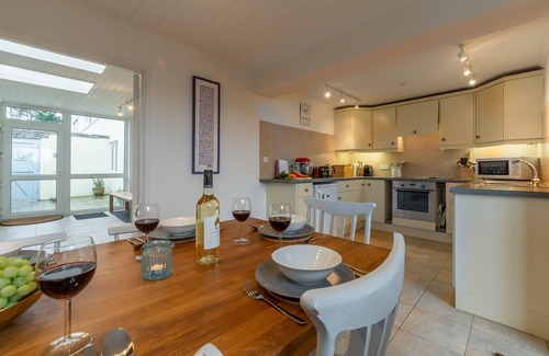 Trebetherick Apartment | Palm Trees is located in a quiet setting to the rear of Westwood Flats.