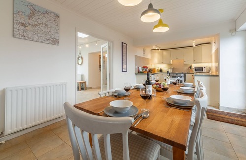 Trebetherick Apartment | Palm Trees is located in a quiet setting to the rear of Westwood Flats.