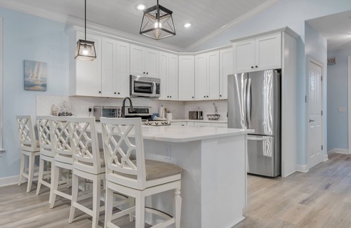 Plantation House | Palms and Pines: 4BR SGI Home- Sleeps 16, Priv. Pool, Hot Tub, Pet Friendly!