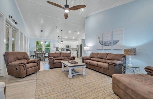 Plantation House | Palms and Pines: 4BR SGI Home- Sleeps 16, Priv. Pool, Hot Tub, Pet Friendly!