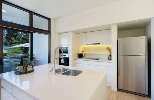 Vincentia House | Palms at Piana. Luxury, resort style Jervis Bay home. Walk to shops cafe & beach