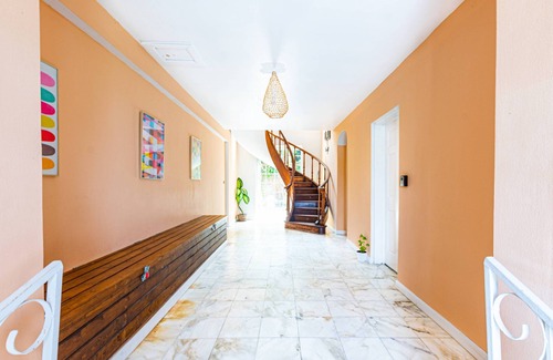 Gambier Apartment | Palms Cottage at Viking Hill Resort with Pool