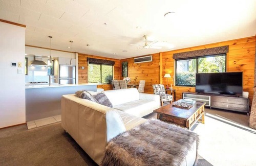 Surfdale House | Palms on Kennedy Point | Stay Waiheke