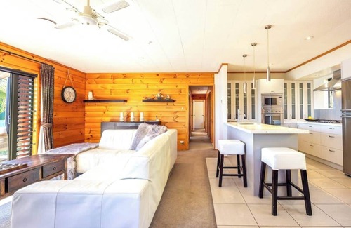 Surfdale House | Palms on Kennedy Point | Stay Waiheke