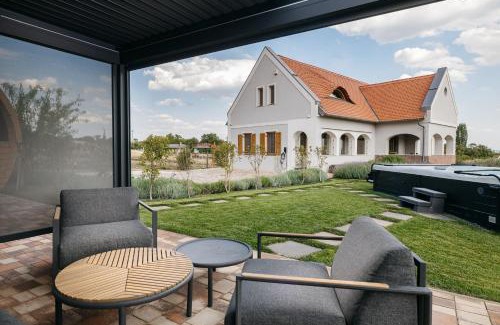 Paloznak Villa | PALO Borbirtok - Bed and Wine