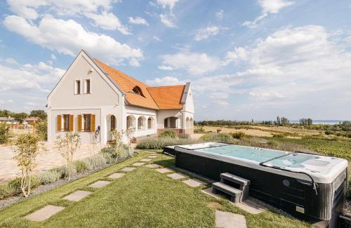 Paloznak Villa | PALO Borbirtok - Bed and Wine