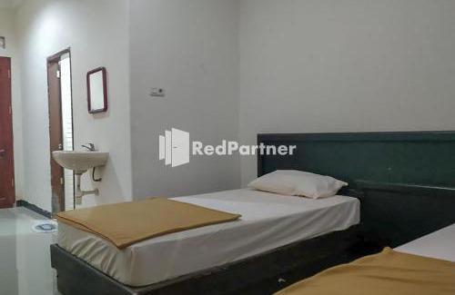 Palu Hotel | Palu City Guest House Mitra RedDoorz
