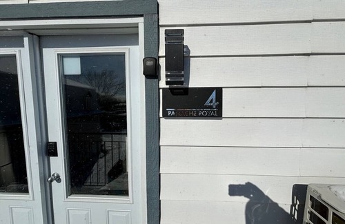 Quartier 5-4 Apartment | Panache Royale 4.