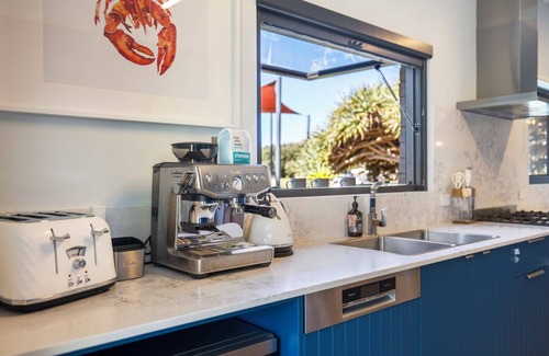 Emerald Beach House | Pandanus At Emerald, Steps to Beach, Restaurants, Village