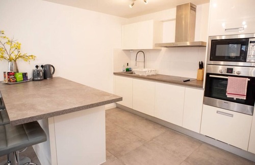 Kidlington Apartment | Panorama House, Modern 3-bedroom Apartment, Oxford
