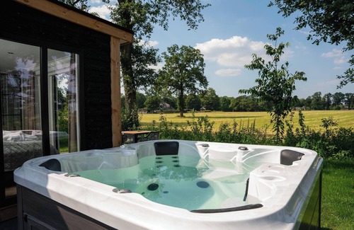 Municipality of Rijssen-Holten Ski Chalet | Panorama lodge with jacuzzi | 2 p.