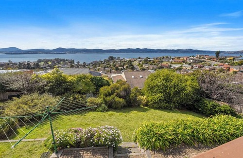 Sandy Bay House | Panorama Magic A Sandy Bay Family Escape