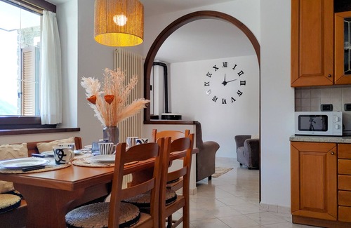 Dascio Apartment | Panorama Mera holiday flat with garden