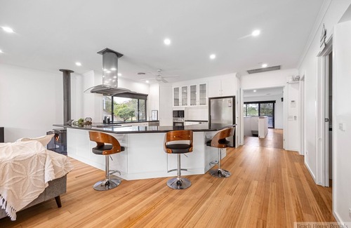 Tootgarook House | PANORAMA SUPER SIZED OUTDOOR HEATED POOL & SPA ENTERTAINER,TOOTGAROOK