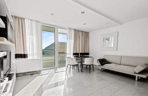Oberteuringen Apartment | Panoramasuite 81 - See- und Bergblick sowie beheizter Indoor-Pool