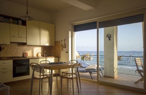 Bova Marina Apartment | Panoramic apartment on Grecanica beach