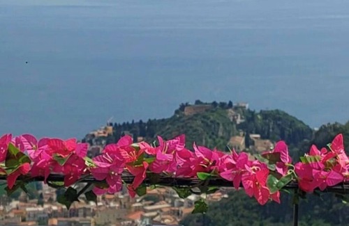 Castelmola Apartment | Panoramic cottage 100 mt from the main square view Taormina and Calabria
