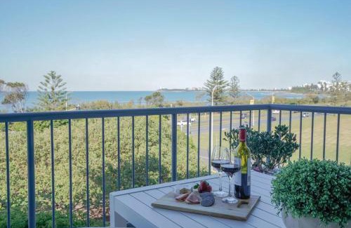 Alexandra Headland Apartment | Panoramic Ocean View 2 bed 2 bath
