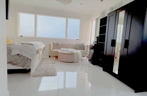 Hermosa Beach House | Panoramic Ocean View- Nightly Sunsets