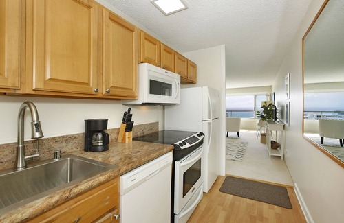 Diamond Head - Kapahulu - St. Louis Condo | Panoramic Oceanfront & Diamond Head views, just steps to beach. FREE Parking!