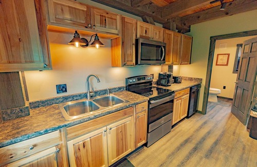 Ohiopyle Cabin | Panoramic Point Cabin | 2BR,1BA, Rustic, Hot Tub, Fireplace