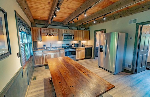 Ohiopyle Cabin | Panoramic Point Cabin | 2BR,1BA, Rustic, Hot Tub, Fireplace