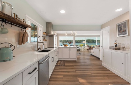 Retsil House | Panoramic Sea & Mt. View Retreat in Port Orchard