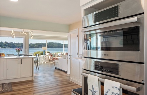Retsil House | Panoramic Sea & Mt. View Retreat in Port Orchard