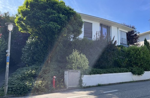 Muttenz House | Panoramic spacious House with Garden & Garage. Sleep 6. Kids welcome. No pets.