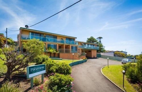 Merimbula Apartment | Panoramic Townhouses By Lisa (Deluxe Front Unit)