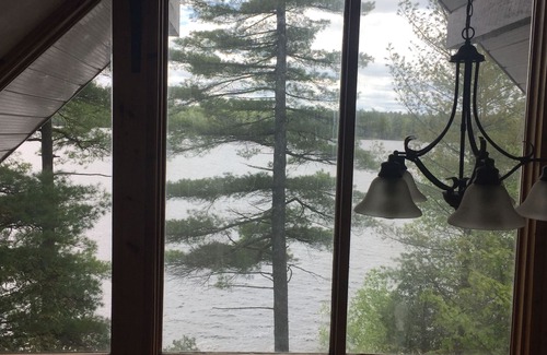 Algonquin Highlands Cottage | Panoramic Views of the Pristine Lake