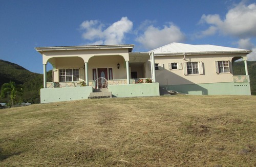 Cades Bay House | Panoramic views, peace and quiet