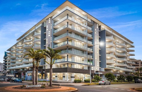 Scarborough Apartment | "Panoramic View Scarborough Beach"