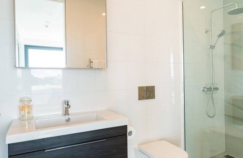 Grafton Apartment | Panoramic views and style