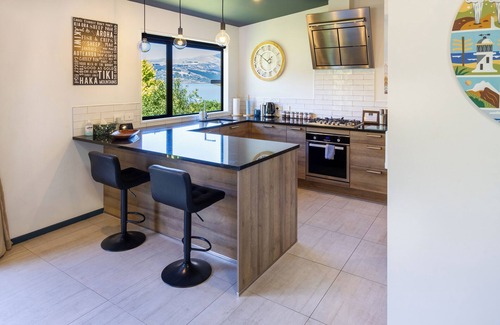 Christchurch District House | Panoramic Views from Spacious New Beach House in Christchurch's Cass Bay
