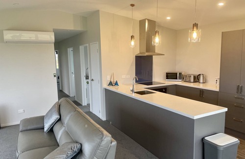 Surat Bay House | Panoramic views of the ocean close enough to the beach to hear the waves.