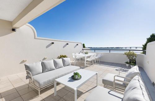 Sylvania Apartment | Panoramic Water View Apartment